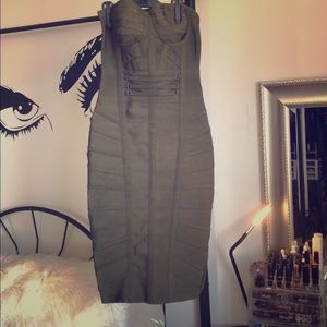 Let’s talk about SNATCHED! Perfect bandage dress!